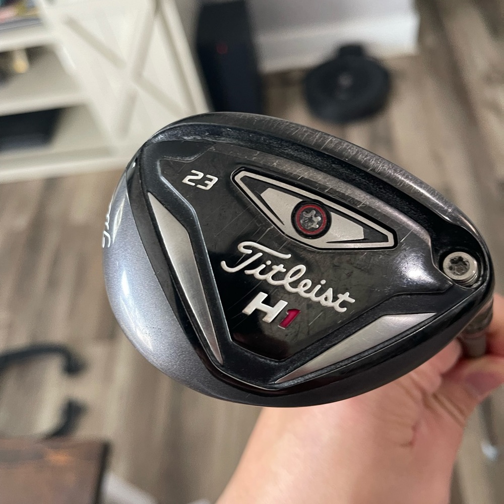 Titelist hybrid 23 golf club